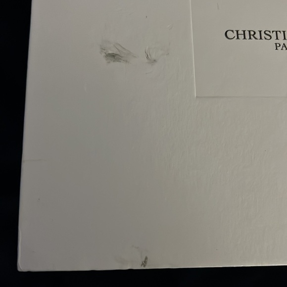 ⭐️C Dior travel pouch and mirror with gift box. - Picture 17 of 17